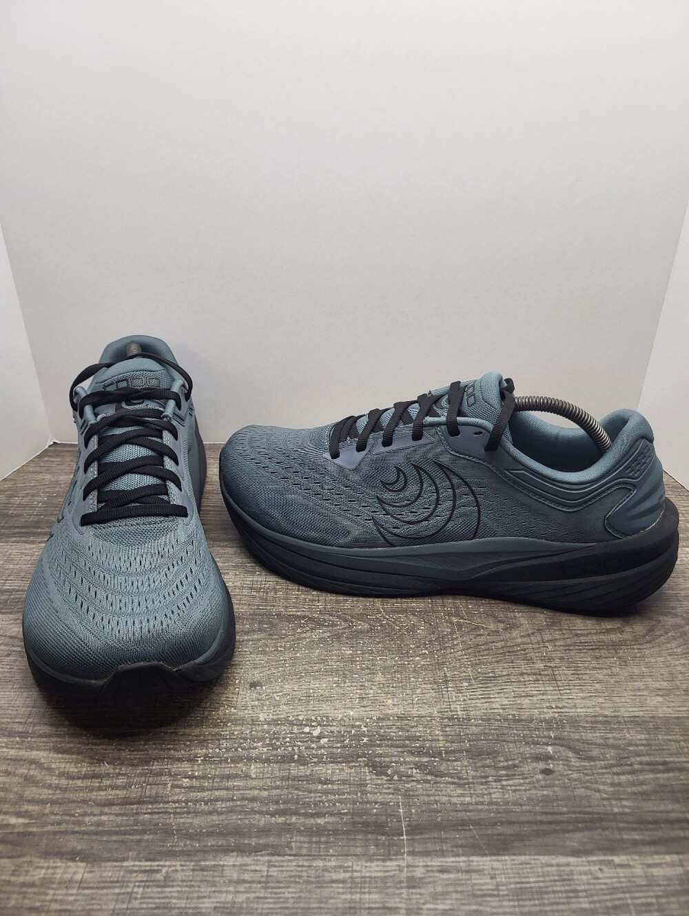 Topo Phantom 4 Mens Sz 10.5 Stone Black Athletic Running Walking Shoes Sneakers